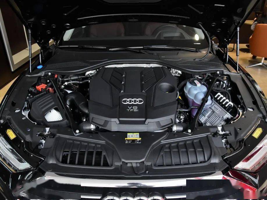 成功人士的首选豪华与科技兼顾车长超过5米3奥迪a8实拍