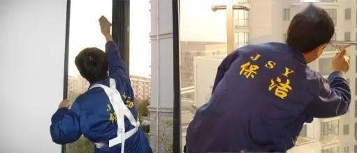 女子擦玻璃失足坠楼身亡！