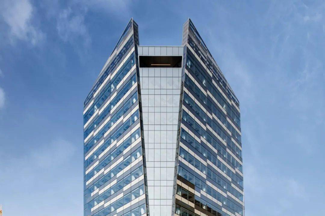 全玻璃幕墙办公大楼