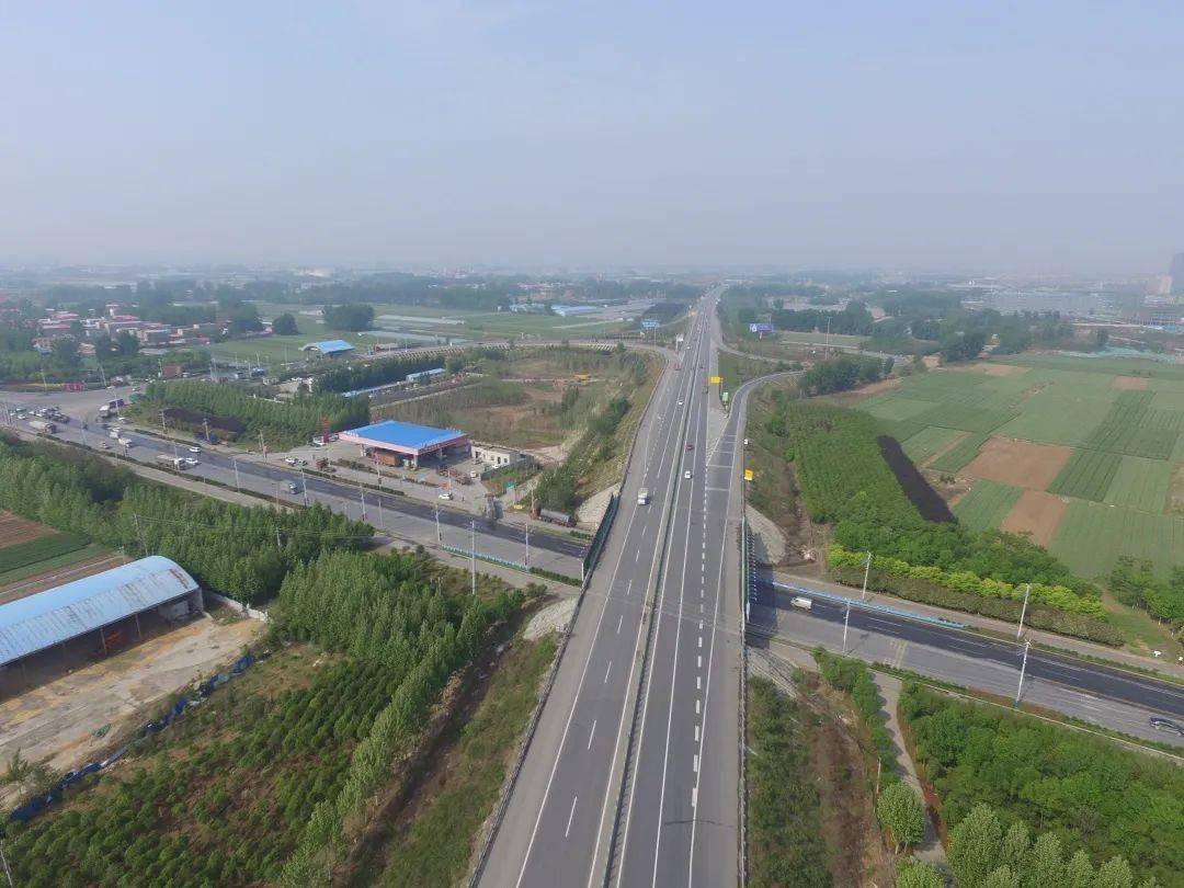 连霍高速,郑民高速,京港澳高速,机西高速合围,形成了高速成环大格局.