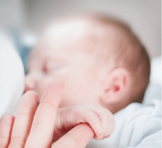 如何给新生儿拍嗝才好 3c73cec4e94e4f1a83d88d1cb04bd509.png