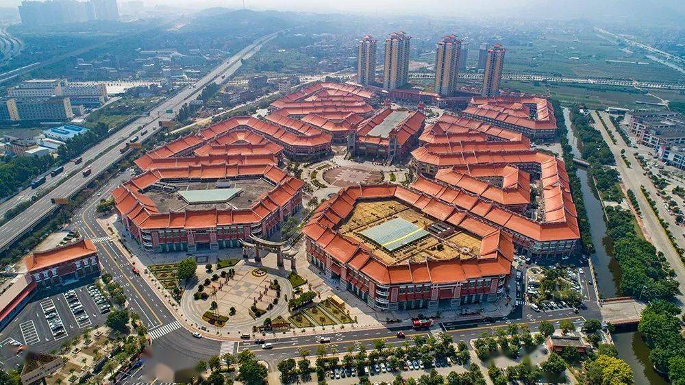 莆田工艺美术城黄旭摄△刘美虹摄△林昇辉摄△南少林寺在这里竞相绽放