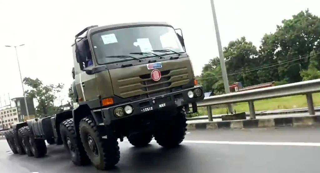 越野卡车中的大力神太脱拉t81512x12卡车军用版