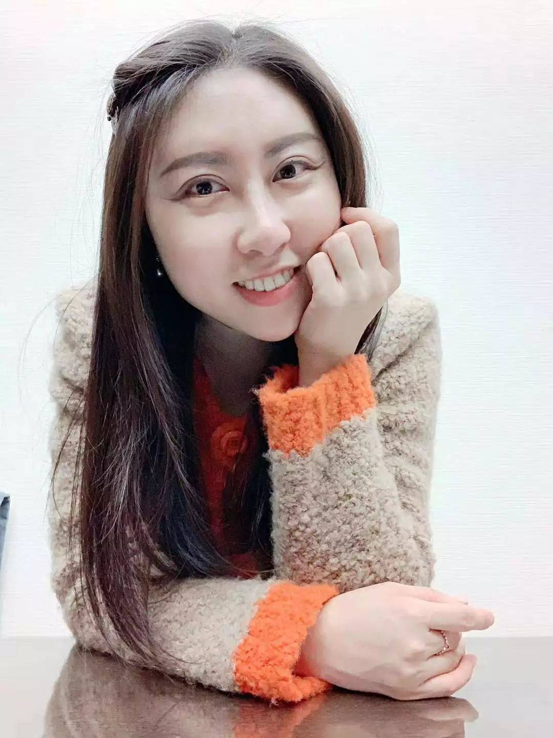贾浅浅曾谈论自己的诗作篇幅都比较短小语言力求精粹清丽