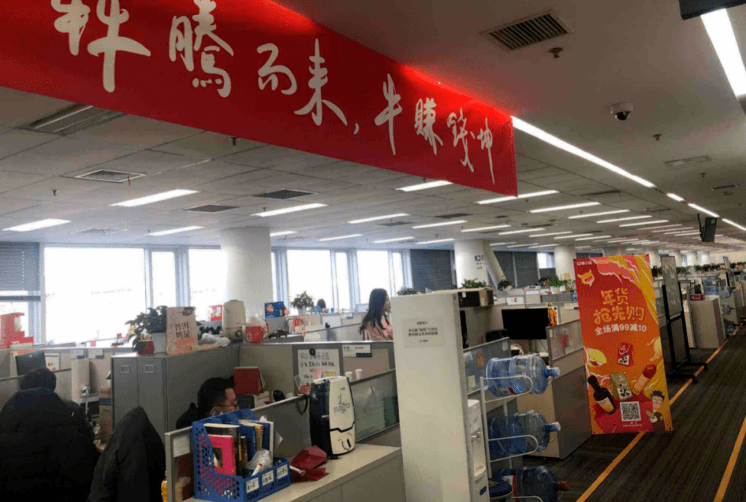 还说,百度的电商业务是一副大战在即的即视感啊,到处是鸡血满满的横幅