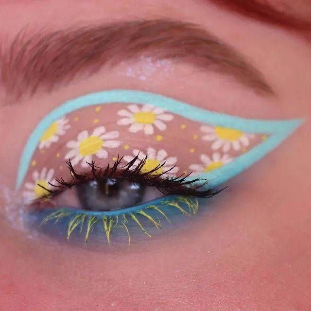 收藏在眼睛上画花