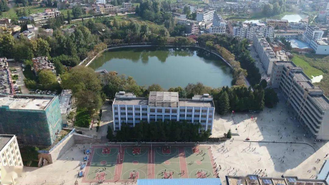 宣威二中,宣威九中晋升为云南省一级三等高完中.