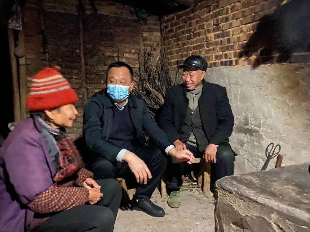 【驻村工作特刊】观巢镇驻村干部们:为黑夜点亮一抹微光,给群众带来一