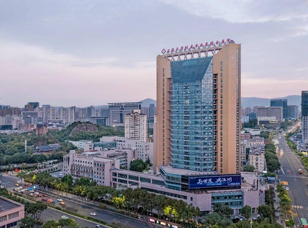 专家团队表示,温州市中西医结合医院建设创面修复中心的软硬件设施