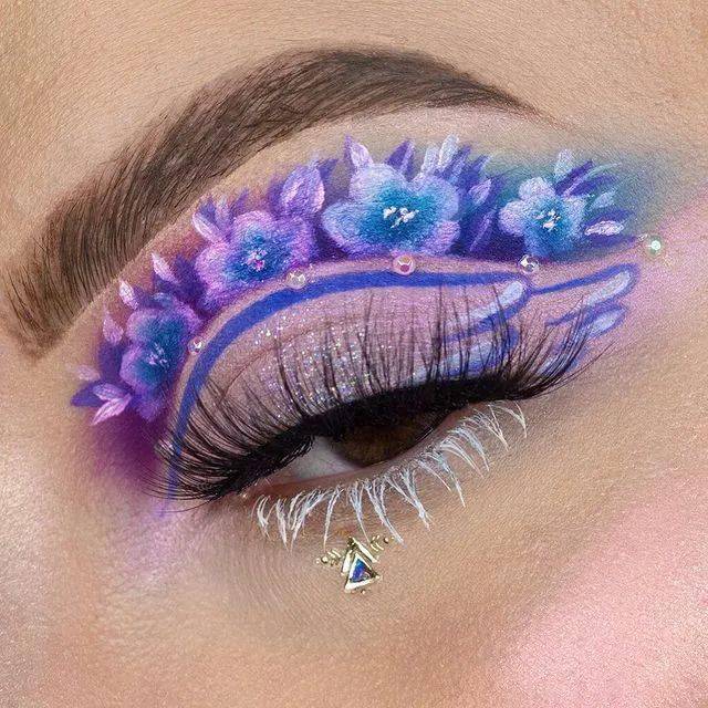 收藏在眼睛上画花