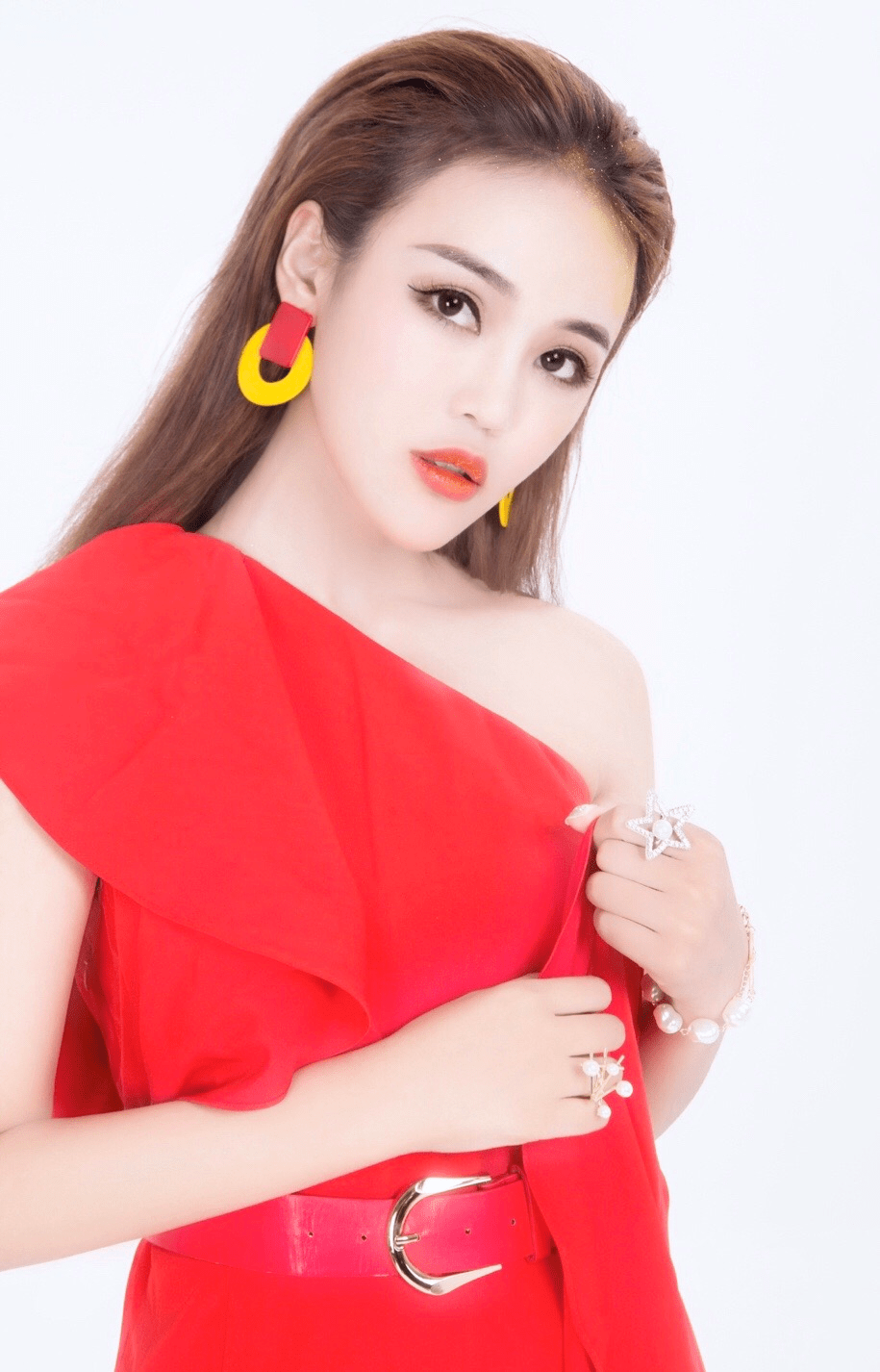 活动主播王子月音乐作品:《猜你喜欢》《难得心动》《最美》《再等等
