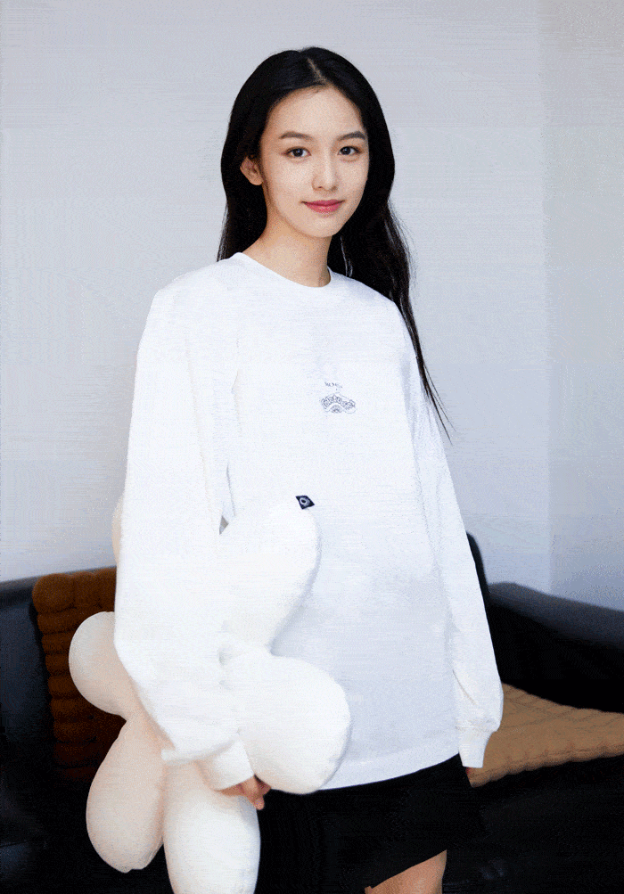 品牌代言人杨幂以及mo星星张雨绮,章若楠,周也,曾可妮,刘令姿等甜姐儿