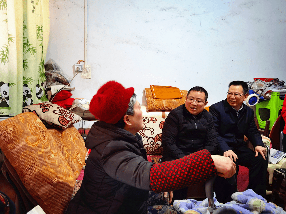 州人大常委会主任汤越强到黄平县慰问困难群众和督导疫情防控工作