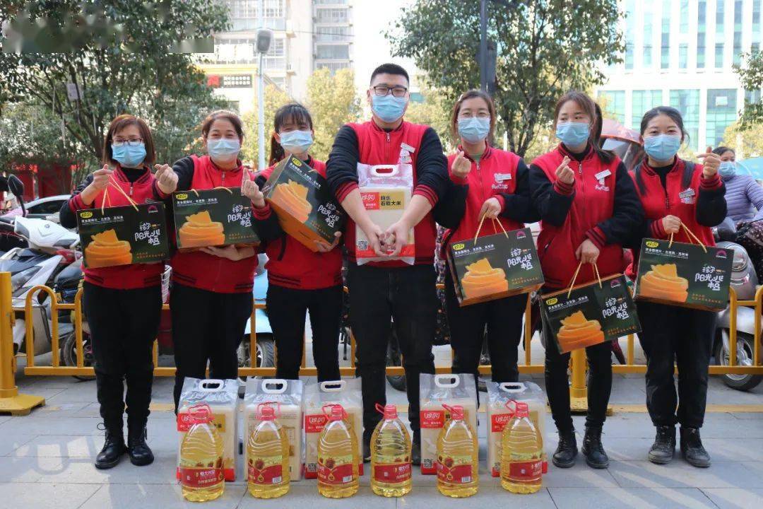 西亚发福利啦满满仪式感团队有喜气