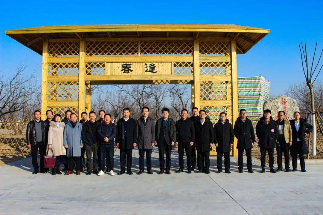 津门楚商商会会长朱道六一行到小王庄镇考察交流