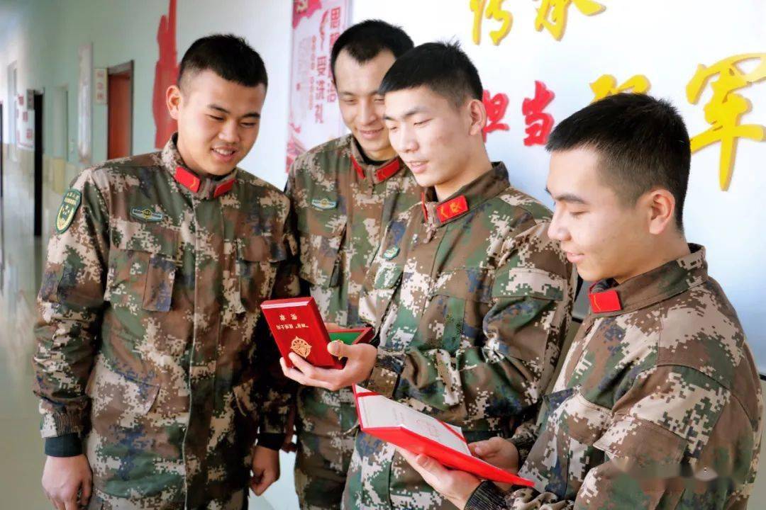 老兵,你带"新"的样子真美!_新兵