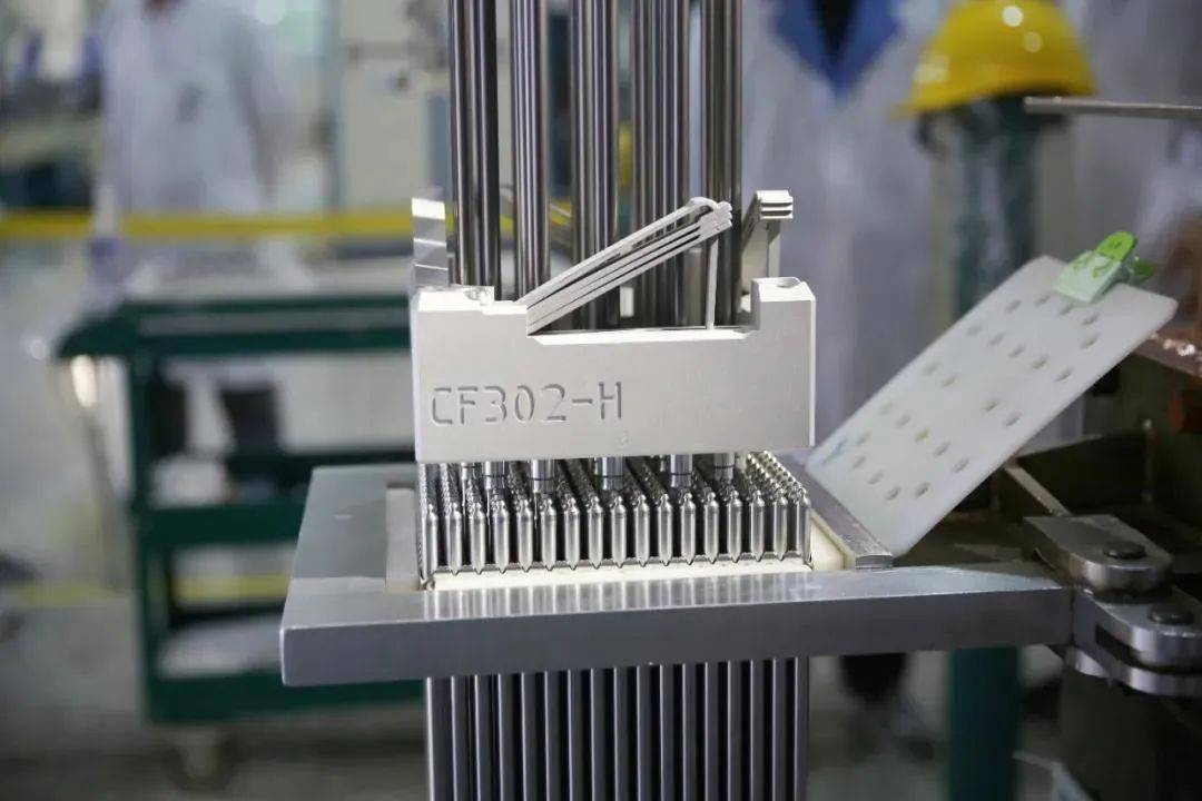 "这个包壳非常关键,它要包容裂变产物,又要把热能传导出来,还要有耐