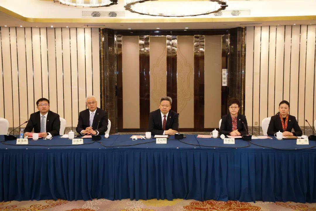 昆山市委书记吴新明,昆山市委副书记,市长陈丽艳,昆山市委常委,常务副