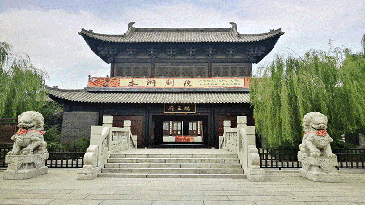 建设了府邸衙门,英雄府院,,市井商家,酒楼茶肆,牢城营,王爷府,太师府