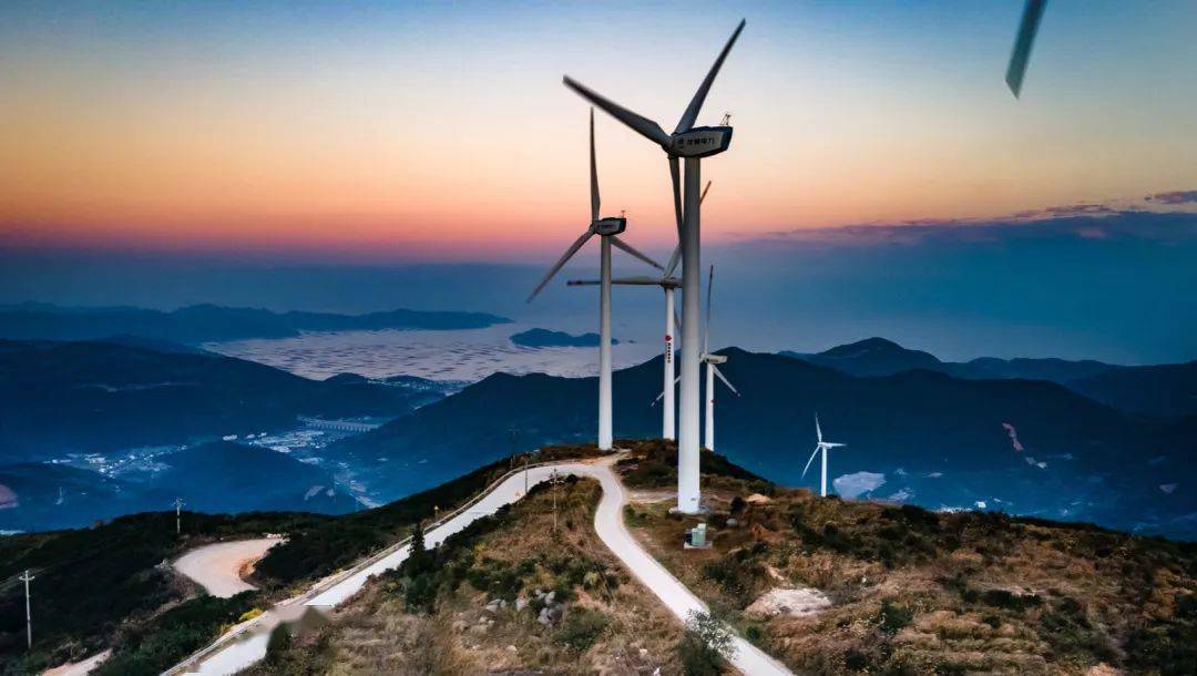 鹤顶山风力发电站,摄影@kris陈瑞瑞这个冬天,如果你准备来一场徒步
