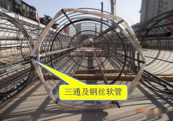 打桩时遇到坍孔导管堵管钢筋笼上浮如何处理