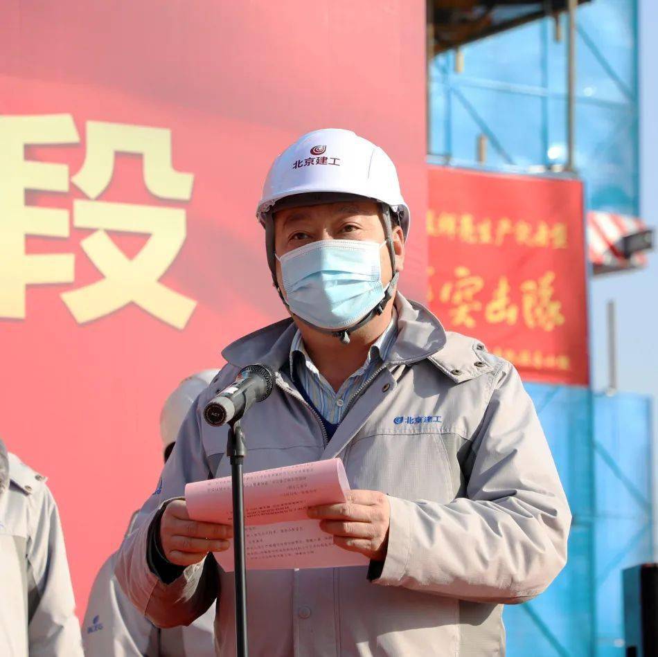 迈好第一步见到新气象④古月佳园置换房七标段项目喜封金顶