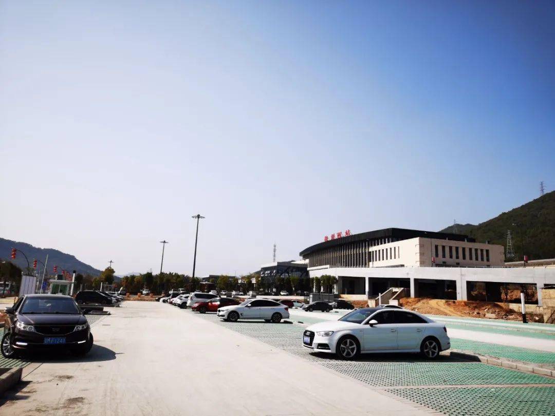 梅州西站室内停车场上线车位数为进城大道延长段通车