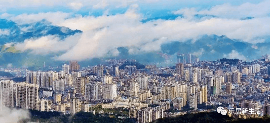 贵州凯里gdp 2021_贵州凯里苗族美女