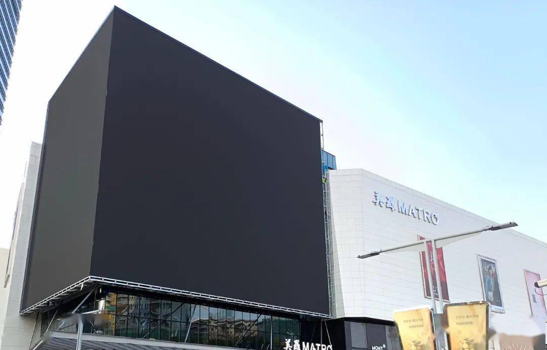 华东首家爆火成都重庆的裸眼3d超级屏苏州也有了就在美罗百货新区店