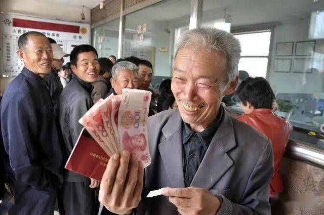 一个月拿七八千退休金的都是些什么人