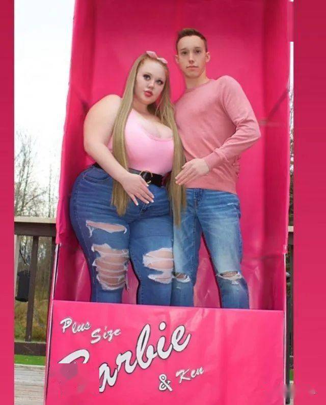 230斤胖妹网恋130斤健身教练,两人闪电奔现订婚,这份狗粮你吃吗?