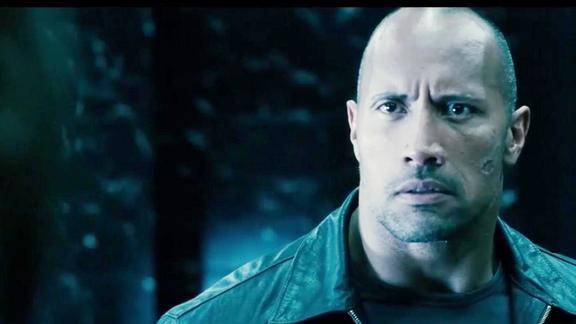 影视敢挑衅强森猛兽强森几记重拳太恐怖壮汉被打的无法反抗