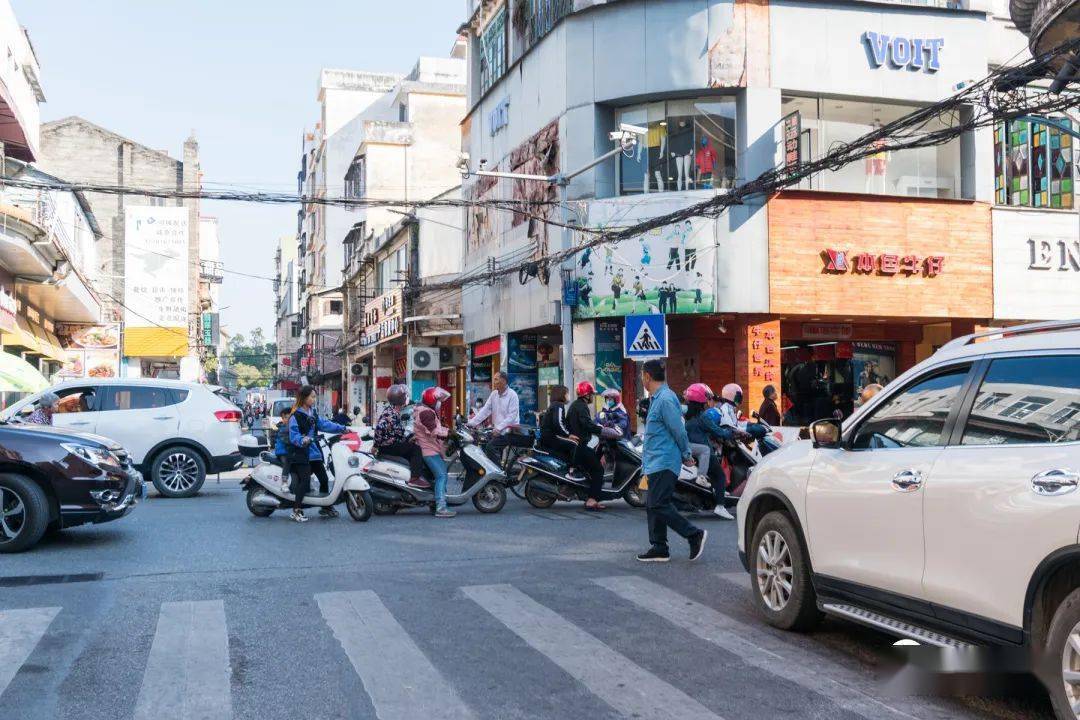 注意注意新兴这些主街道禁止汽车进入开摩托买年货走起