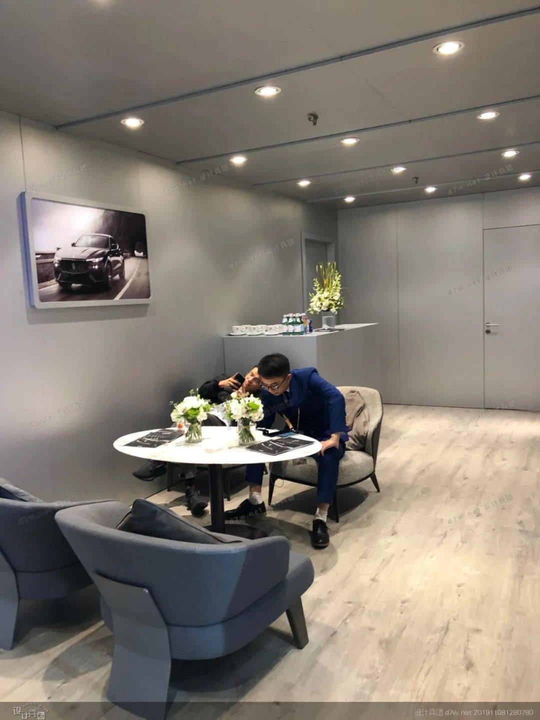 给你选40个展台洽谈区设计灵感图库