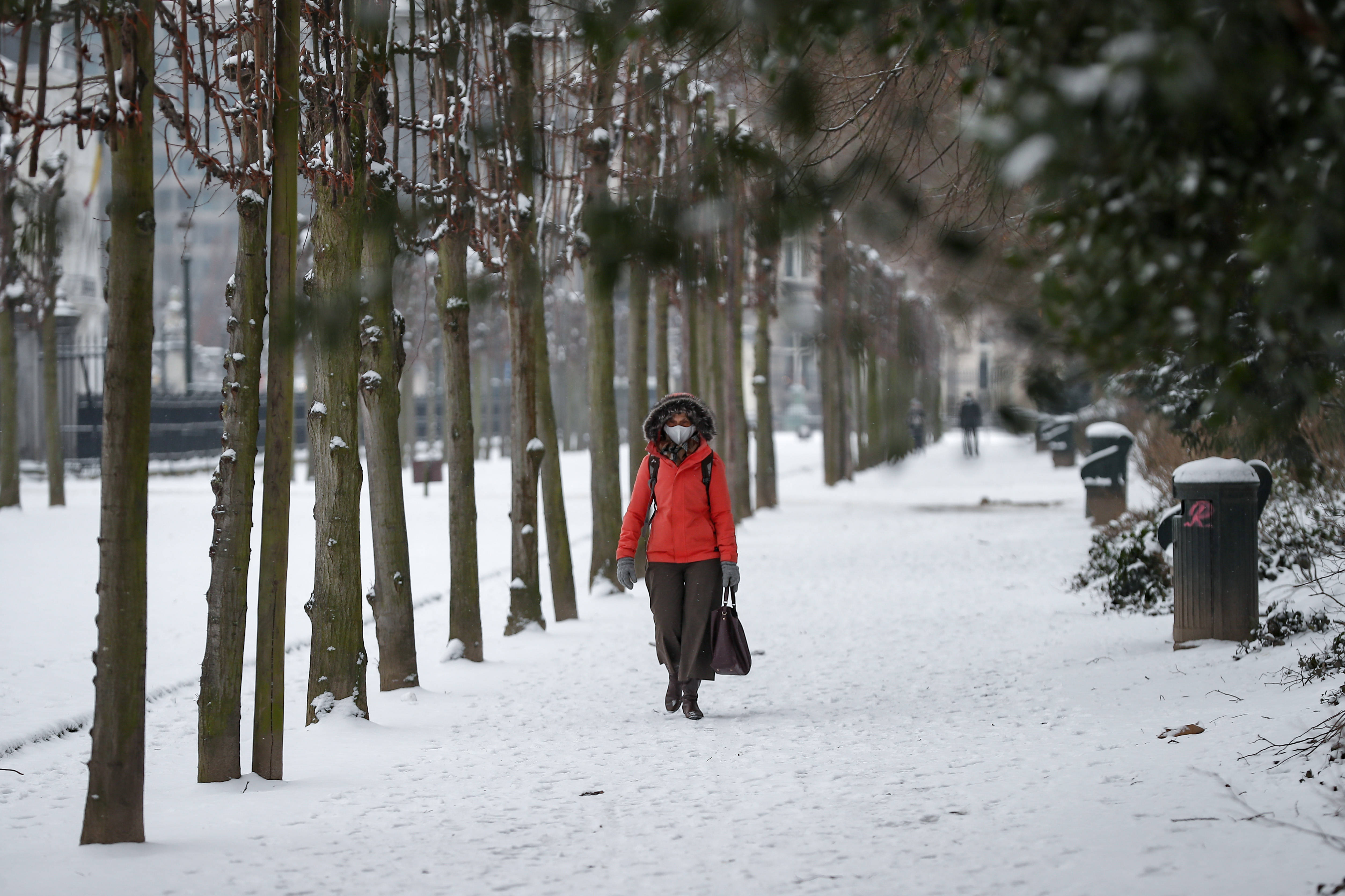 雪中人图片 真实图片