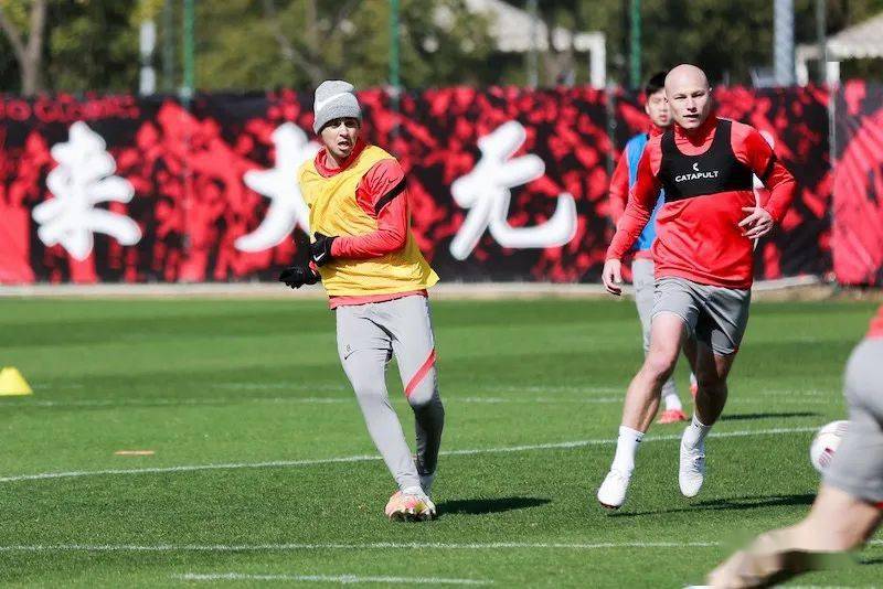 穆伊今日归队,练到大年三十,放假三天,第二阶段冬训暂时留在上海