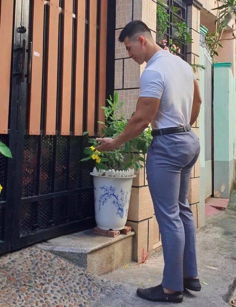 这就是男生练臀和不练的区别