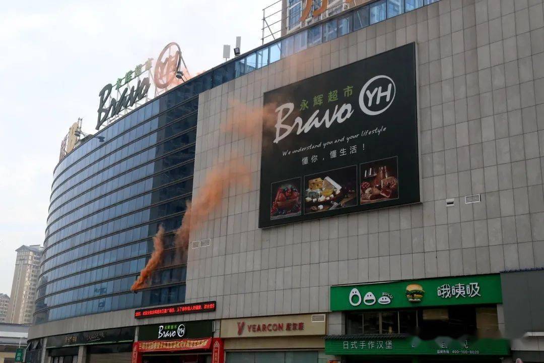 2月7日,三明市消防救援支队在宁化城区万星广场组织开展大型商业综合