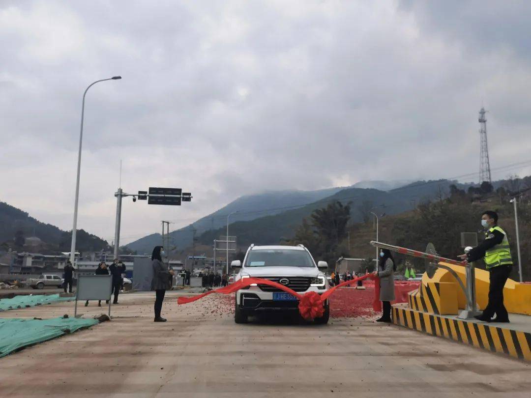 四川省少数民族县经济总量排名_四川省少数民族分布(3)