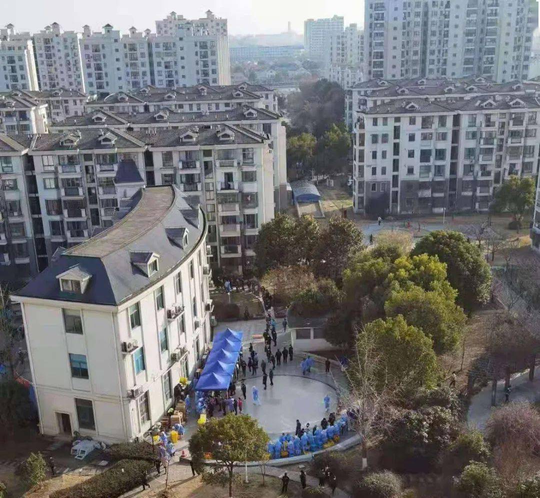 测完核酸安心过年新高苑一期完成第二轮核酸采样啦爱申活暖心春