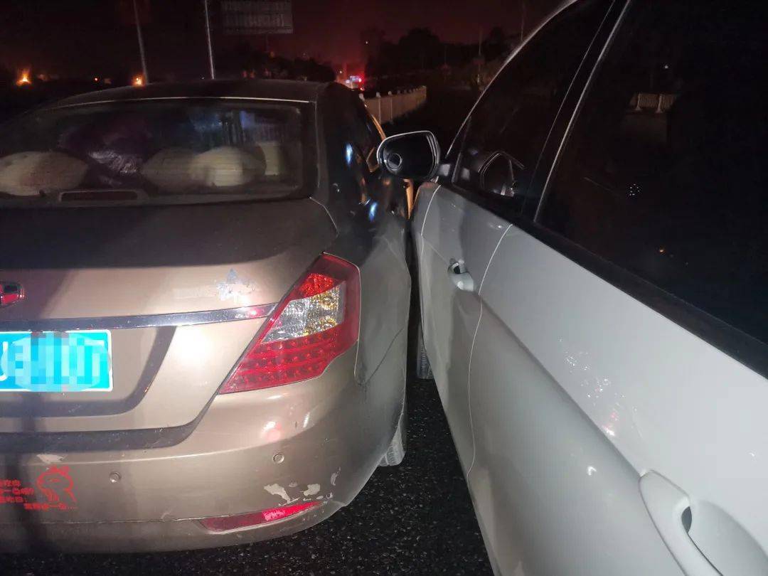 2021年2月6日00时30分近日,两名司机就因在路上闹小情绪,故意