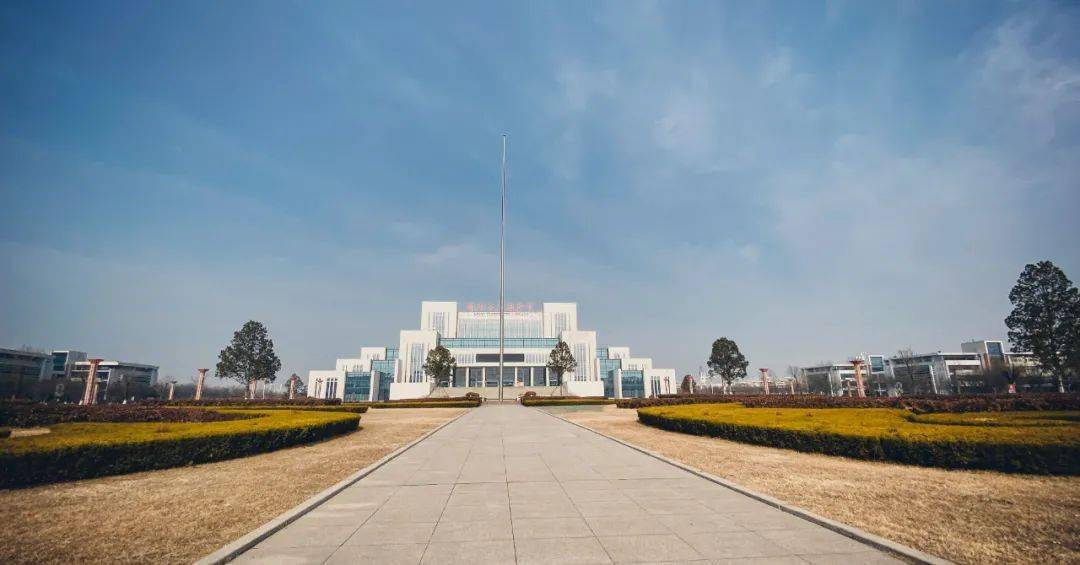今天,我去看了临沂大学。