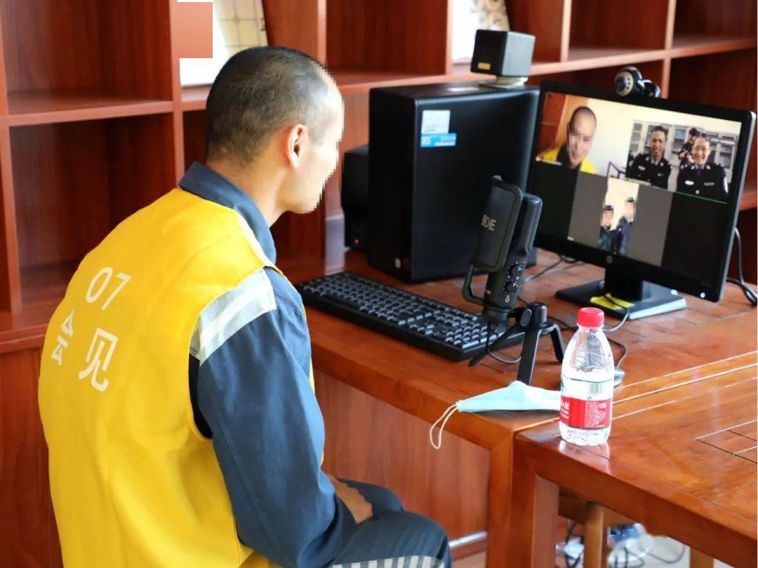 经两地协调,河源监狱服刑人员龙某怀着愉悦,激动的心情,终于见到了