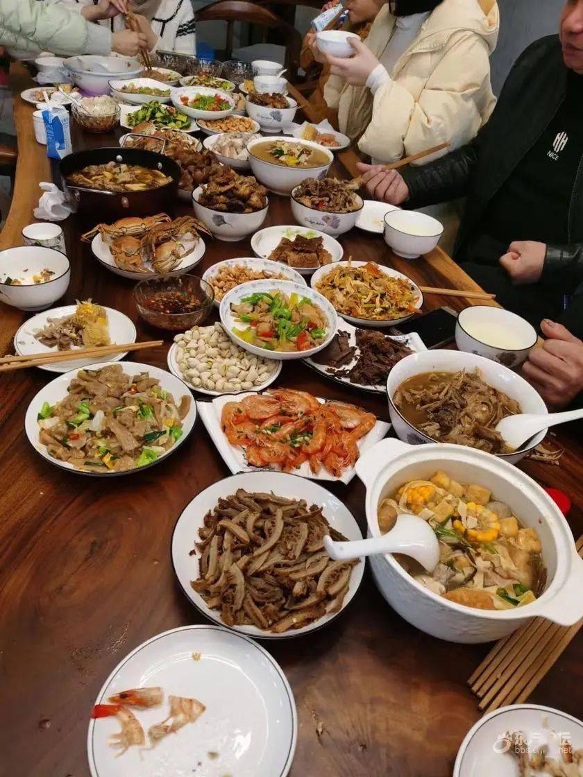 在宁波过年吃要有仪式感看他们晒出的一桌桌年夜饭不仅仅是大鱼大肉
