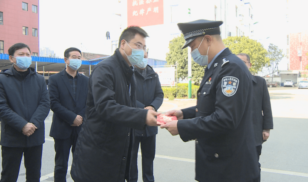 大年初一,韩旭来到他们身边_朱河镇