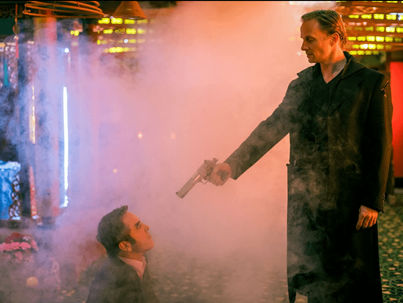 《镯来运转》第三季中,"蛇手帮会"诬陷哈利杀死了伊莎贝拉,已经