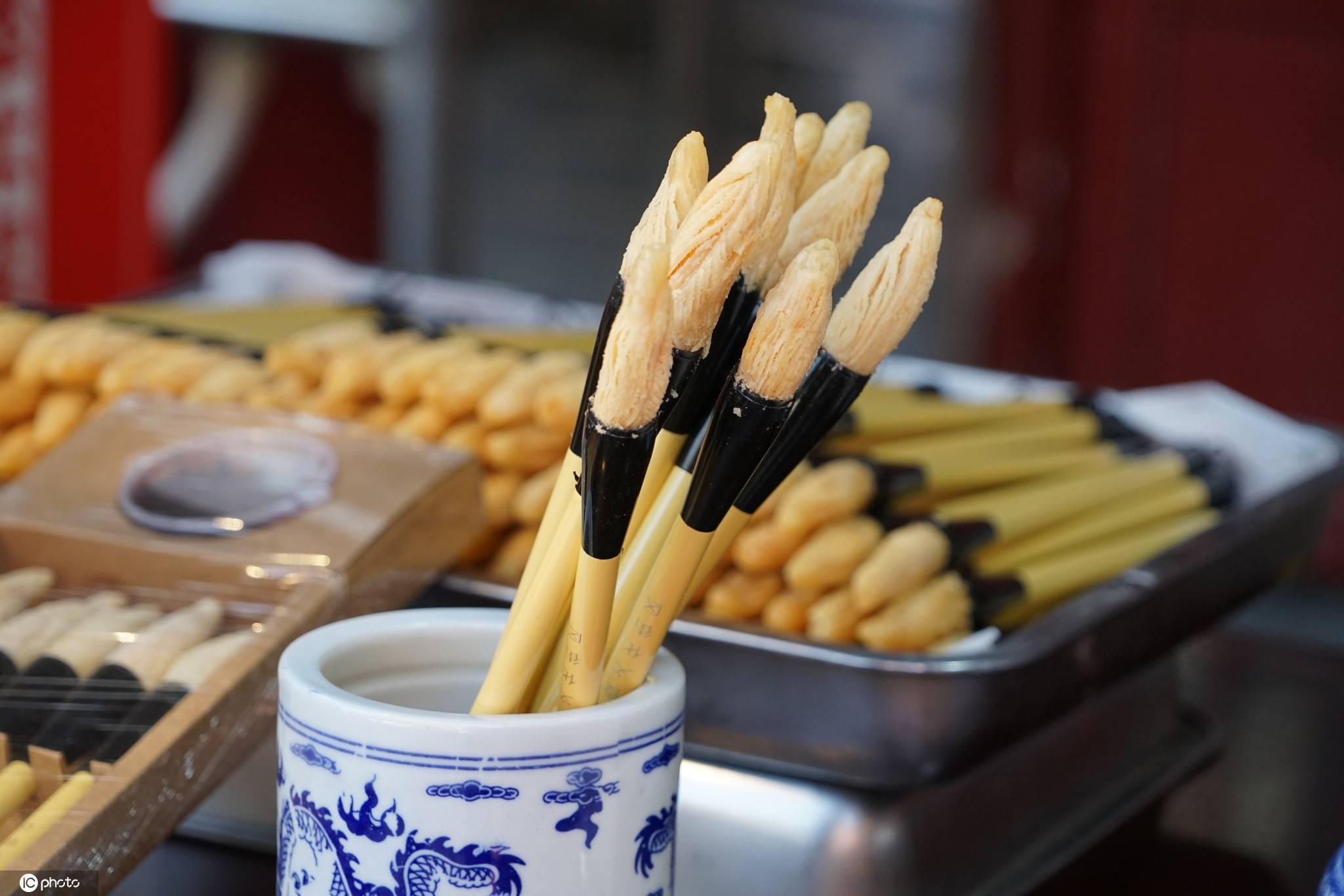 西安特色糕点“毛笔酥”：将古城西安传统文化浓缩在笔尖里