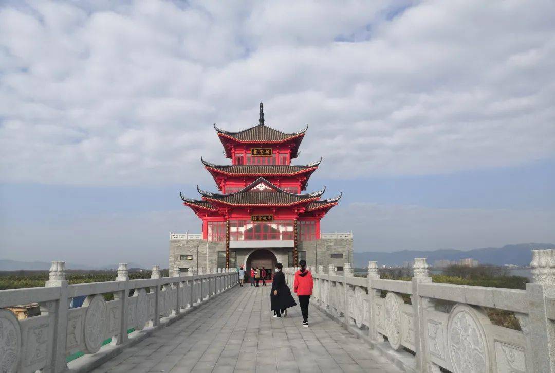 聚贤楼位于白坭镇沙围村,年初一正式对外开放,春节期间的开放时间为