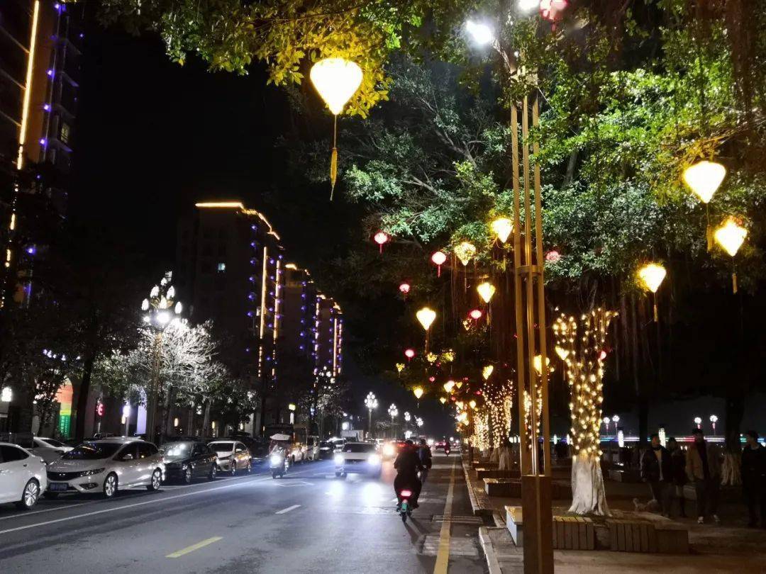 赏河堤夜景这个近来竣工的公园已然成为始兴的网红打卡公园,自然美景