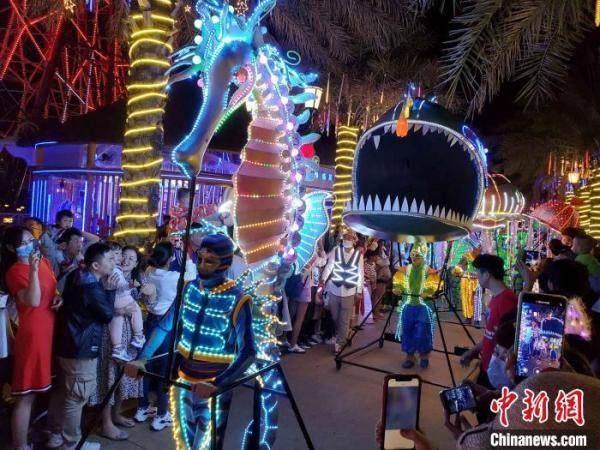 海南春节旅游有热度：本地游客“唱主角”发掘身边美